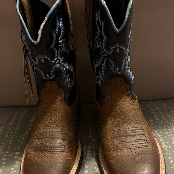 Ariat Kid’s Distressed Brown and Navy Western Boots - Picture 1 of 7